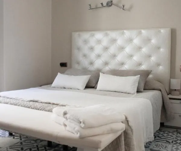 Fonda Mitja Guest house